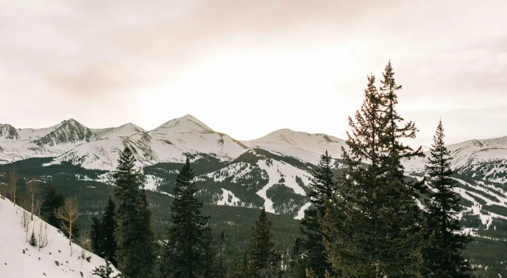 Snow-covered mountains in Breckenridge, perfect for skiing and highlighting the best places to go out in Breckenridge.