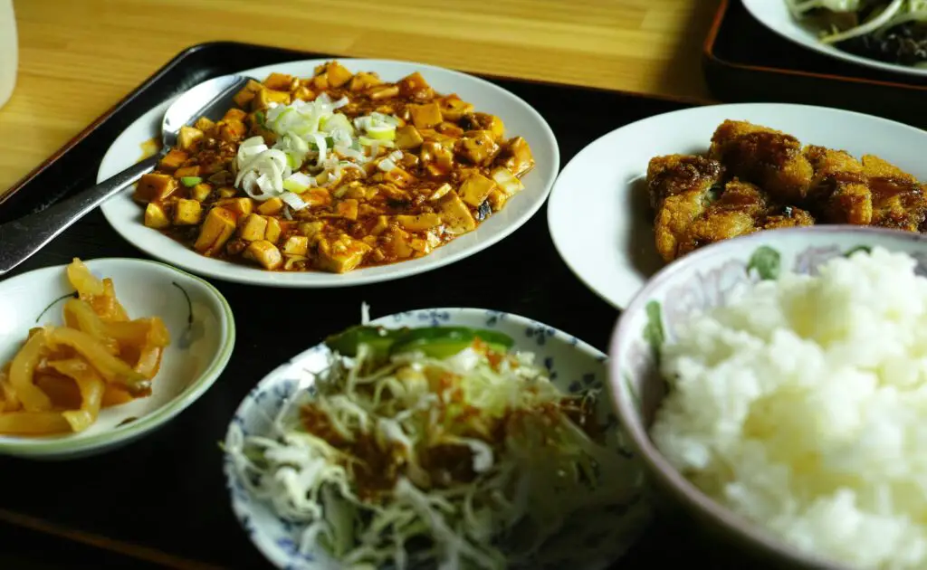 Local Eats and Shopping Finds: A Tasty and Unique Stop on Your Springfield, IL Itinerary Plates of delicious local food arranged on a wooden table at a cozy restaurant in Springfield, Illinois.