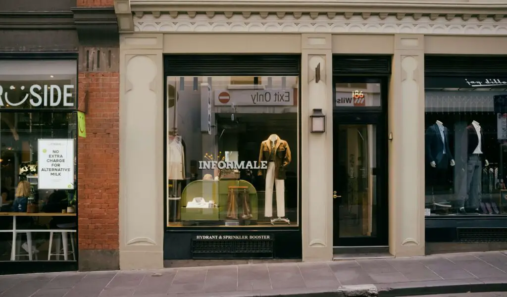 SoHo NYC Shopping Guide: Curated Boutiques and Artisan Marketplaces Trendy clothing store displays in SoHo NYC, featuring curated fashion and modern storefronts along a stylish street.