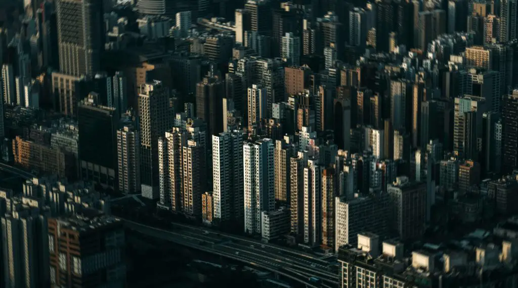Exploring Iconic Manhattan Neighborhoods: Top Things to Do in New York City Aerial view of Manhattan’s towering skyscrapers, showcasing the dense skyline and distinct neighborhoods of New York City.