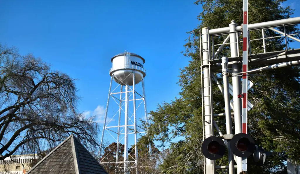 The Iconic Water Tower: A Surreal Landmark on Roosevelt Island Iconic water tower on Roosevelt Island standing tall against the sky, surrounded by cityscape and trees.